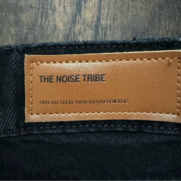 The Noise Tribe Size 26 Black Distressed Wide Leg Cropped Denim - Picture 3 of 9